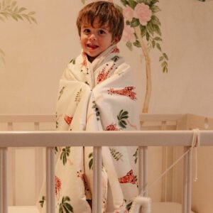 Cobija segunda infancia semitérmica con estampado y lino beige